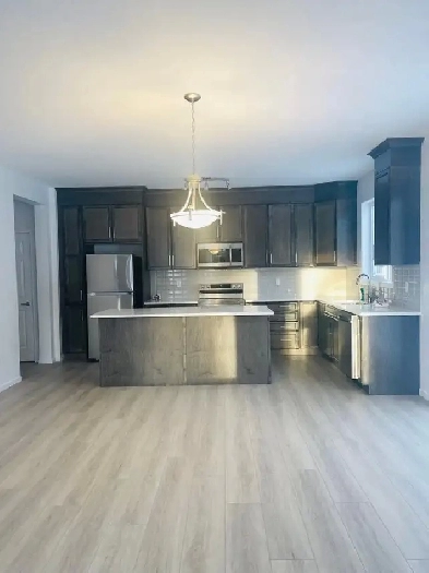 4 bedroom, 2 Garage, Full House Lease Rent- 647-878-5378 Image# 1