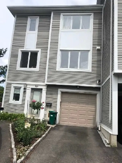 Beautiful spacious 2 bedroom 3 bathroom house for rent Image# 1