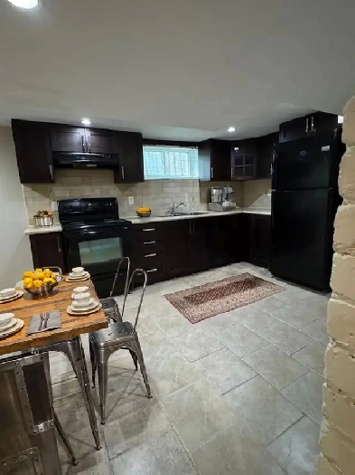 2 BDRM Open Concept Patio Large Yard Garden Nature's Paradise Image# 1