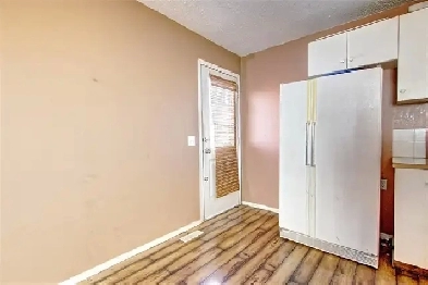 Walkout Basement Rent, near to all Communication facilities Image# 1