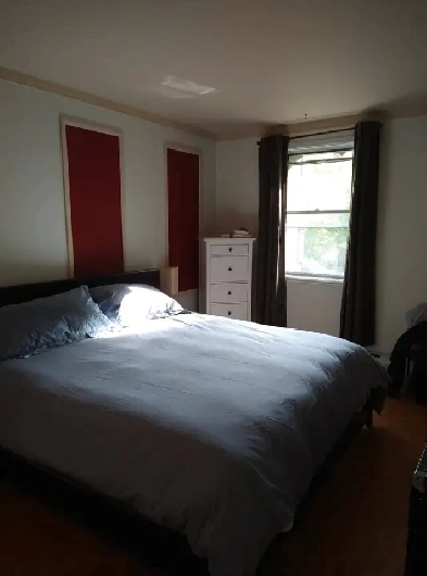 Grand 4 1/2 meublé tout compris sur 2 étages Sous-location Image# 2