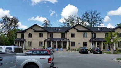 2BDRM Townhouse - Available for Dec 1st - Has AC - Adelaide St N Image# 3