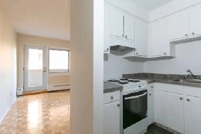 Logement Rénové à quelques secondes du Métro Édouard-Montpetit! Image# 1