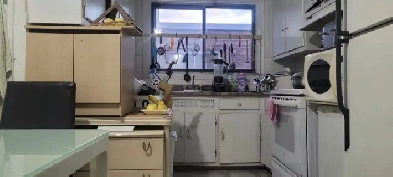 Chambre meublée disponible pour une femme, proche de métro Sauvé Image# 1