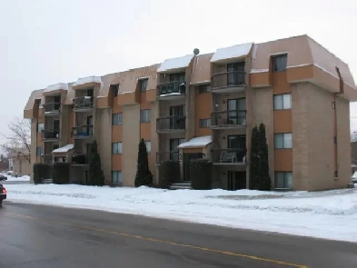 3 1/2, Vimont, Laval (Cité de la Santé) Image# 1