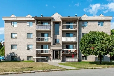 4 ½ rénové libre (derrière Galerie de Terrebonne) 3e étage 1150$ Image# 9