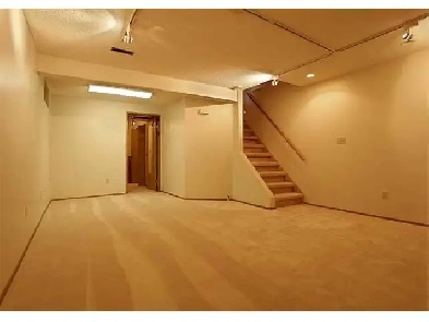 Spacious 3 Bedroom Single House in Edgemont - $2,050 Image# 1