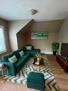 2 BDRM Open Concept Patio Large Yard Garden Nature's Paradise Image# 1