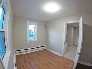 2 Bedroom apartment/bright and clean/Secured building/Heat incl Image# 3