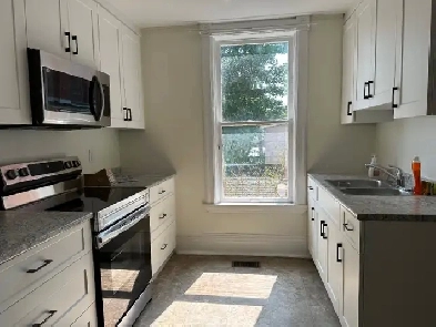 STUDENT ALERT – Room For Rent Close to Everything! Image# 2