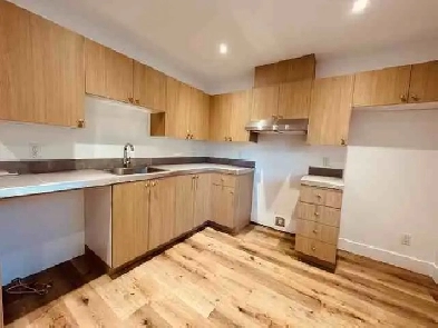 Montréal Est, Rez de chaussé 4 1/2 Parc Bellerive/refait a neuf Image# 1