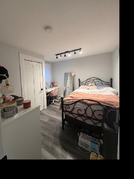Sublet  <.1 min walk Queen’s University Jan–Aug(flex)$1,090 Image# 1