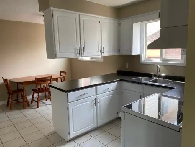 Upper Year Female Student House - 2 Bedrooms Available For Rent Image# 1