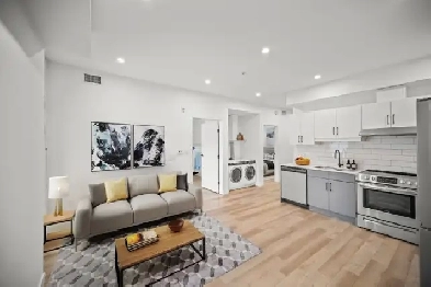 Spacious 2 Bedroom Apartment! Located In The West Broadway Area Image# 1