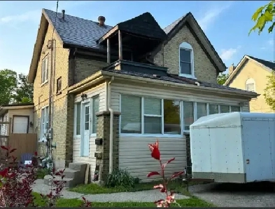 Beautiful, spacious and centrally located 1-bedroom (with AC)! Image# 1