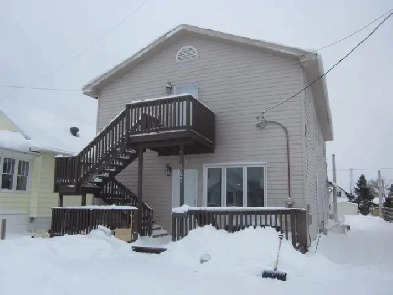 Large 3 Bedroom 2nd Floor Apartment near the Center of Geraldton Image# 5