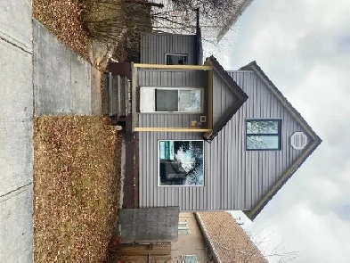 Main Floor House with 2 bedrooms and 1.5 bathroom for rent Image# 1