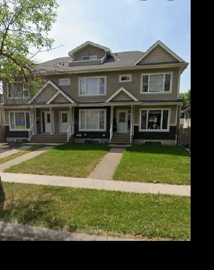 3 Story 3 Bedroom Townhouse 15 minutes to DT or UofA Image# 1