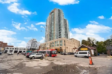 Downtown Brampton 1 Den Condo – Luxury Living! Image# 9