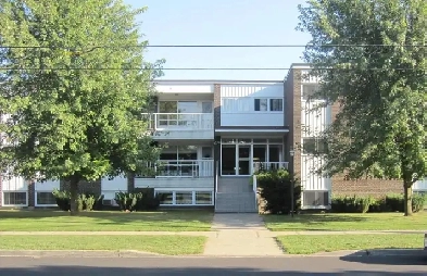 GORGEOUS ONE BEDROOM ON MAIN FLOOR Image# 8