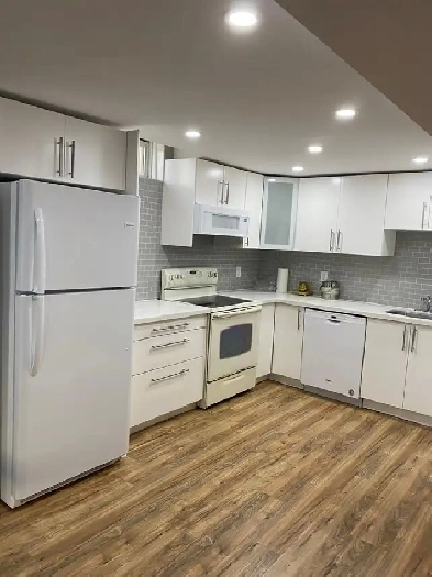 Spacious 2 Bed Walkout Bsmnt For Rent- Prime Mississuaga Area Image# 1