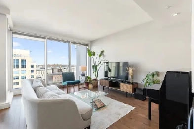 Magnifique 2 cac, 2 sdb avec vue à couper le souffle! Garage! Image# 1