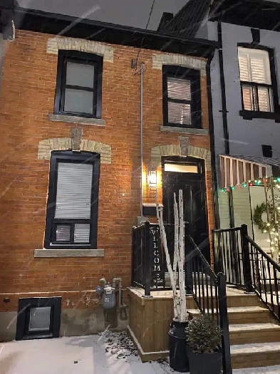 One Bed, One Bath Upper Unit Image# 1