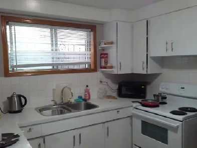 VERY NICE FURNISHED ROOM CLOSE TO LRT Image# 1