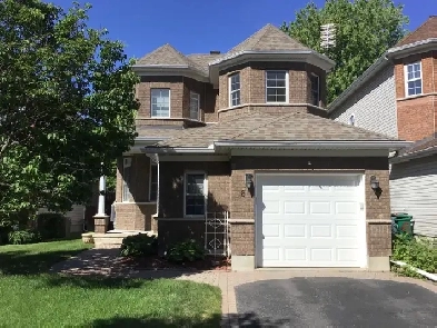 3 bedroom, 2.5 bathroom single house in Kanata Lakes Image# 2