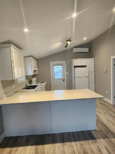 LONG TERM RENTAL: Totally Renovated 2 Bedroom, 1 Bathroom House Image# 8