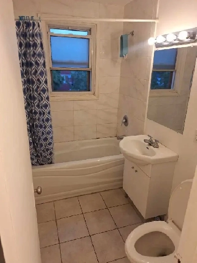 Grande chambre a louer dans un 41/2 Image# 6