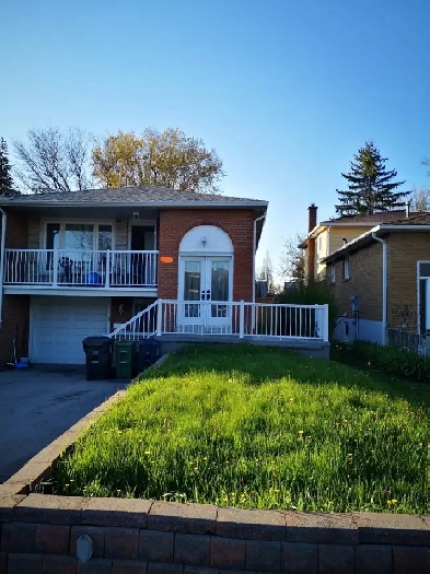 Large, Bright private bedroom for $900 in North York Image# 1