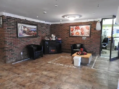 4 1/2 CHAUFFÉ, ÉCLAIRÉ Image# 3