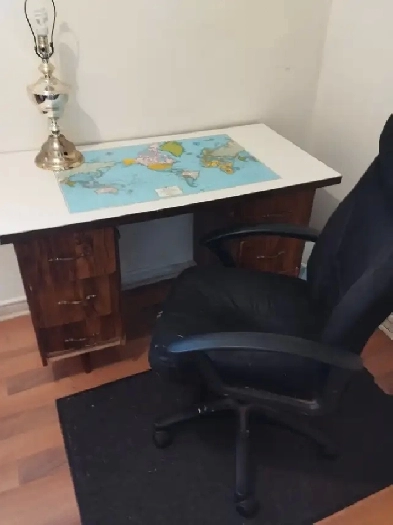 A room at St Clair and Keele for male available December 8 Image# 1