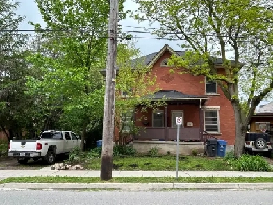 Charming 1-bed and den,-new reno, walking to distance  downtown Image# 1