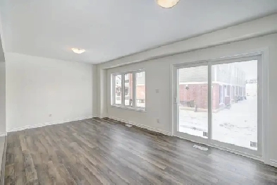 LIVE LARGE! – 4.5 Years Old Townhome 3 Bedroom   2.5 bathroom Image# 9