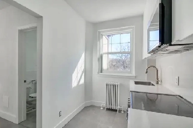 renovated studio for January 1, Snowdon, HEC, UdeM - ID 4208 Image# 1