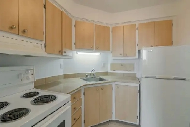 340 sqft 11th floor studio apartment near Guy - ID 4254 Image# 1