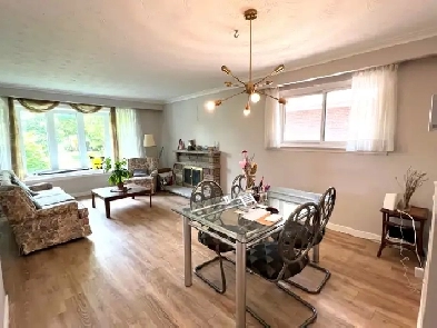 URGENT: SCARBORO McCOWAN MAIN FL 3 BEDRMS HOUSE  PARKING  PATIO Image# 1