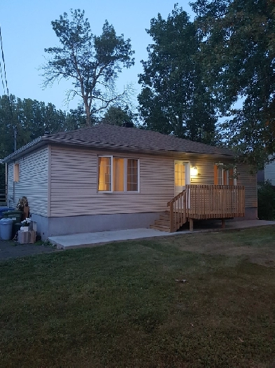 House in Pointe-Claire / Maison à Pointe-Claire Image# 1