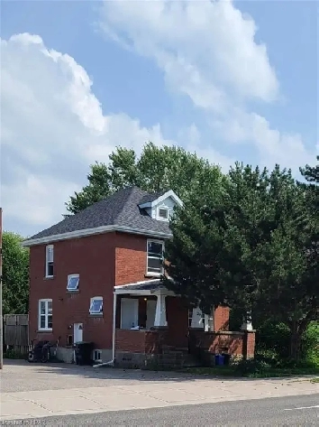 Cozy 2-Bedroom Apartment for Rent - Steps to Downtown Stratford Image# 6