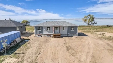 Lakefront Home For Sale in Saskatchewan Image# 7