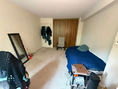 ✨ Bright & Spacious Room Minutes from Western – Jan 1 Move-In! Image# 1