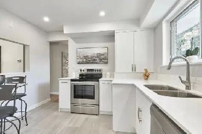 URGENT: SCARBORO MAIN FL SEMI-PRIVATE 1-2 BEDROOM UNIT   PARKING Image# 8