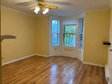 Beautiful One Bedroom Apartment Plus Den Centre City Image# 9