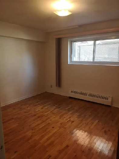 Appartement à louer  - 4 1/2 sous-sol - St.Leonard Image# 1