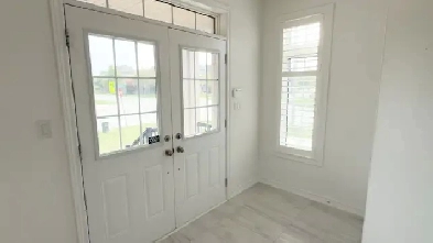 4bdr   4bath house for lease in Alliston Image# 4