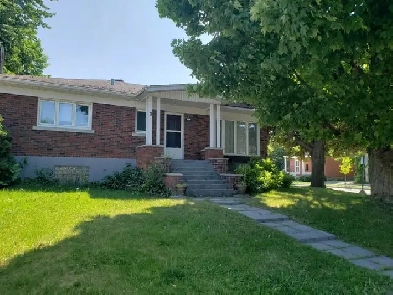 Beau grand 4 1\2 CHAUFFÉ à louer à Ste-Thérèse Image# 1