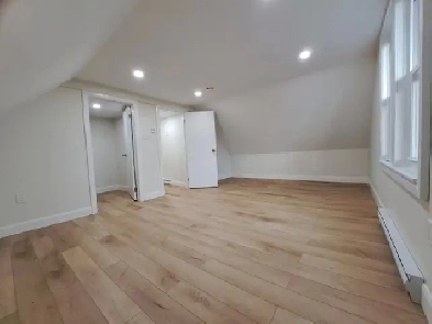 Stunning 4-Bedroom Upper Unit - Near Hospital - Oshawa Image# 5