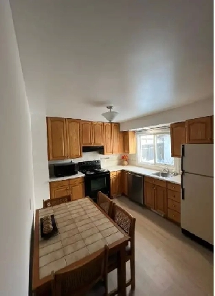 House for Rent. 3 bedrooms. Pet Friendly. Double Garage St.Vital Image# 6